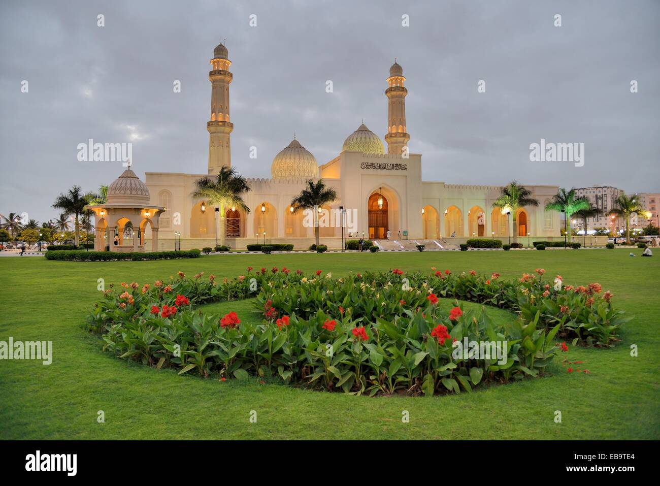 Sultan Qaboos moschea al tramonto, classica architettura Medina, Salalah, Orient, Oman Foto Stock