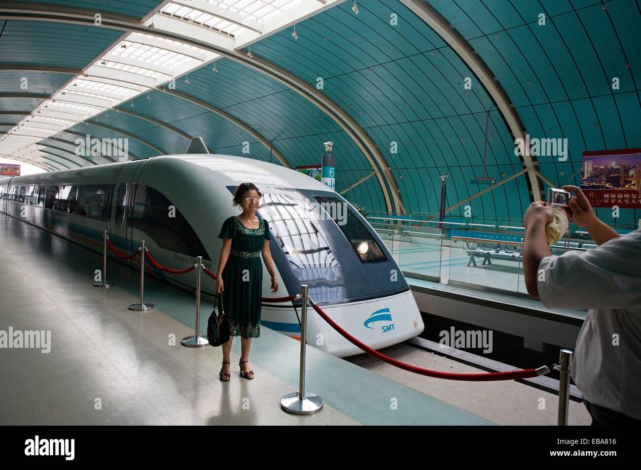A levitazione magnetica Mag-Lev treno per l'aeroporto Shanghai in Cina Foto  stock - Alamy