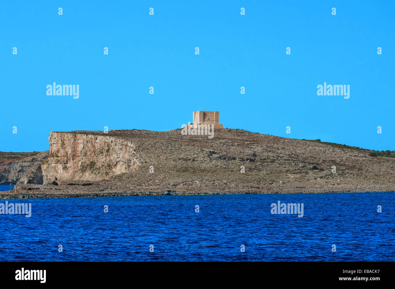 Malta, isola di Comino: La torre di Santa Maria, l'edificio più imponente della più piccola isola dell'Arcipelago Maltese. Foto Stock