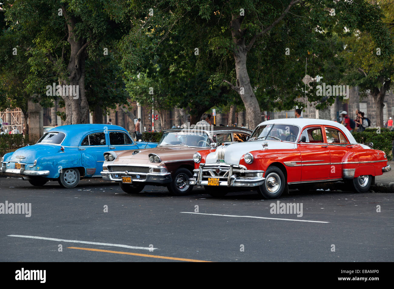 Auto d'epoca, Parque de la Fraternidad Americana, Havana, Cuba Foto Stock