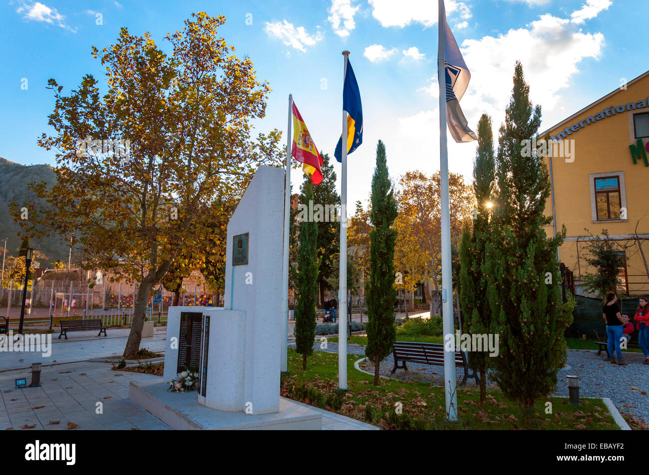 Memorial in Piazza di Spagna a Mostar Bosnia ed Erzegovina per il venti nazioni unite soldati spagnoli che morì in città durante il c Foto Stock