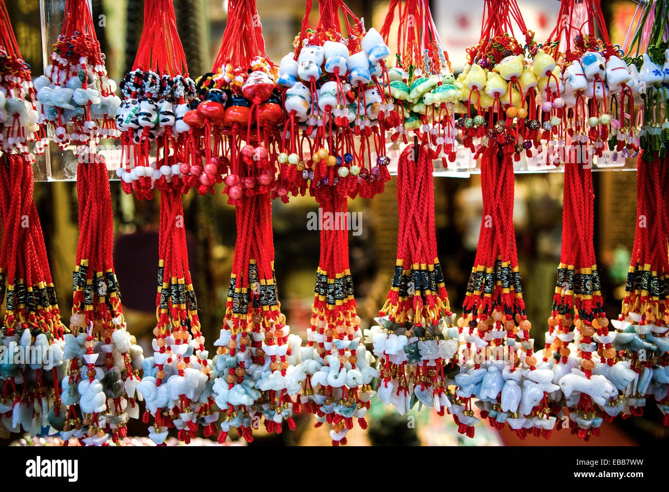 Hong Kong, decori tradizionali nel mercato delle pulci vicino a Hollywood Road. Foto Stock