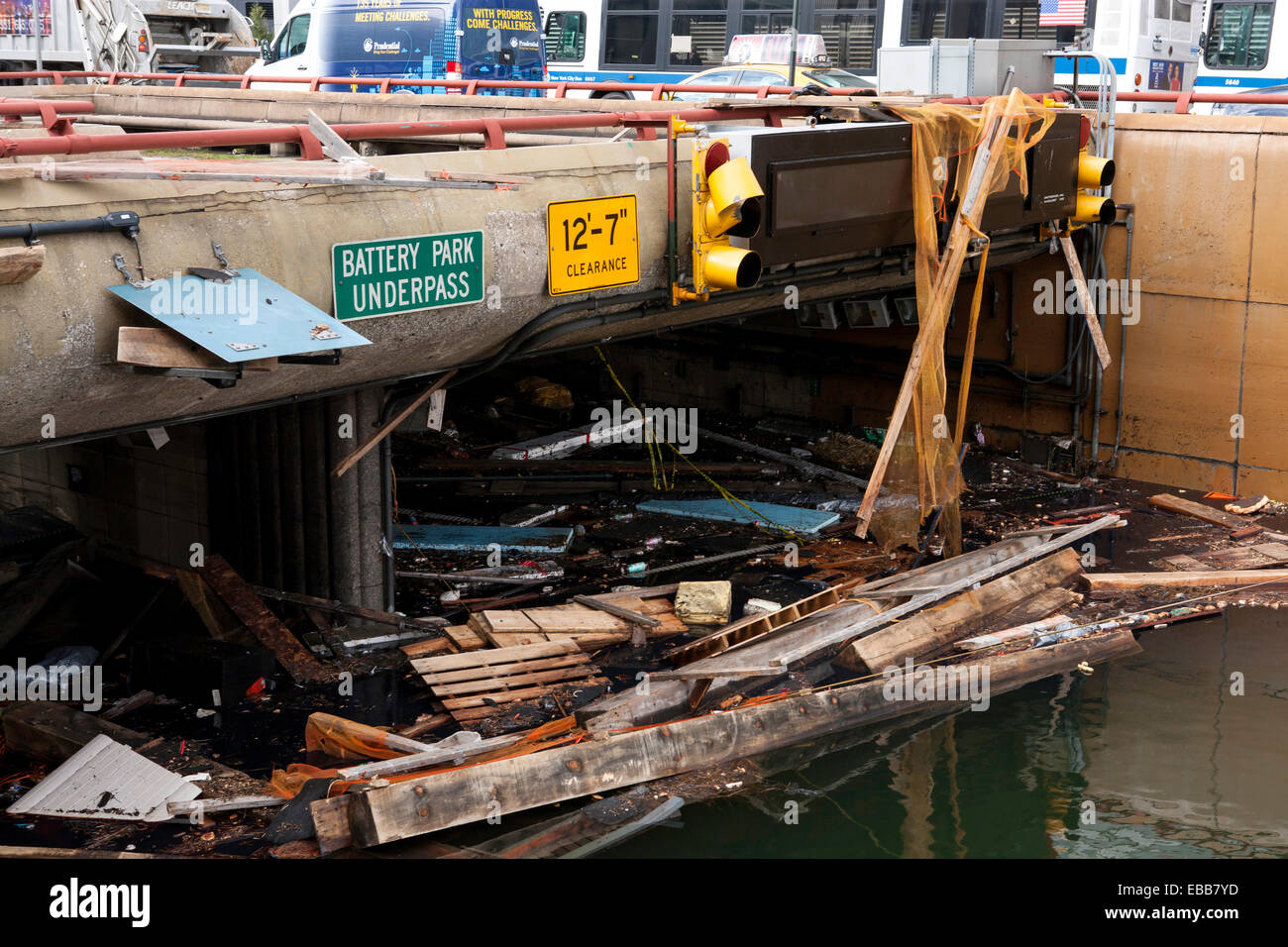 La città di New York, Stati Uniti d'America - 2 Novembre 2012: l'allagato Battery Park sottopassaggio parla del potere della sabbia di uragano Foto Stock