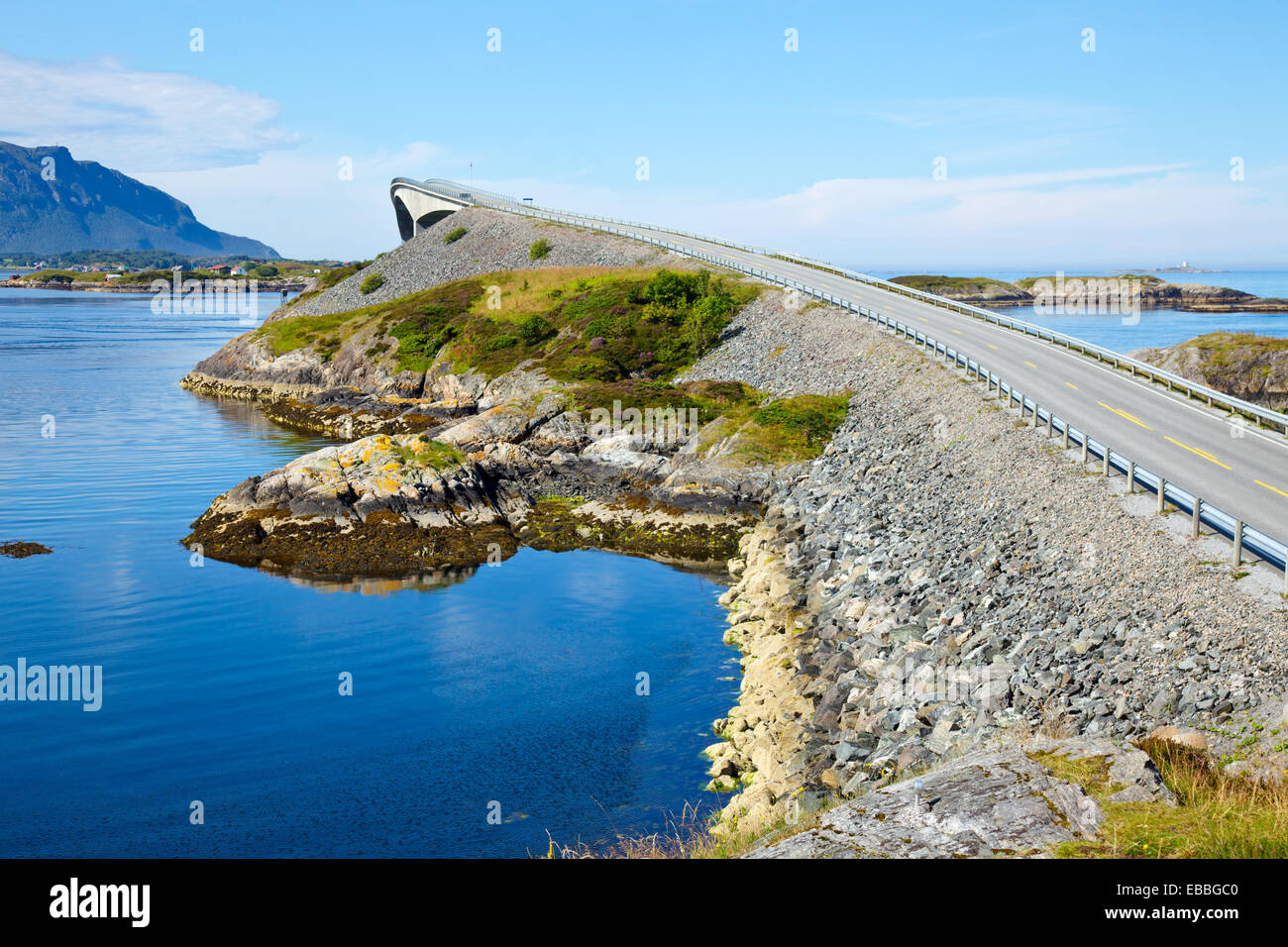 Storseisundet ponte sulla Atlantic Road in Norvegia Foto Stock