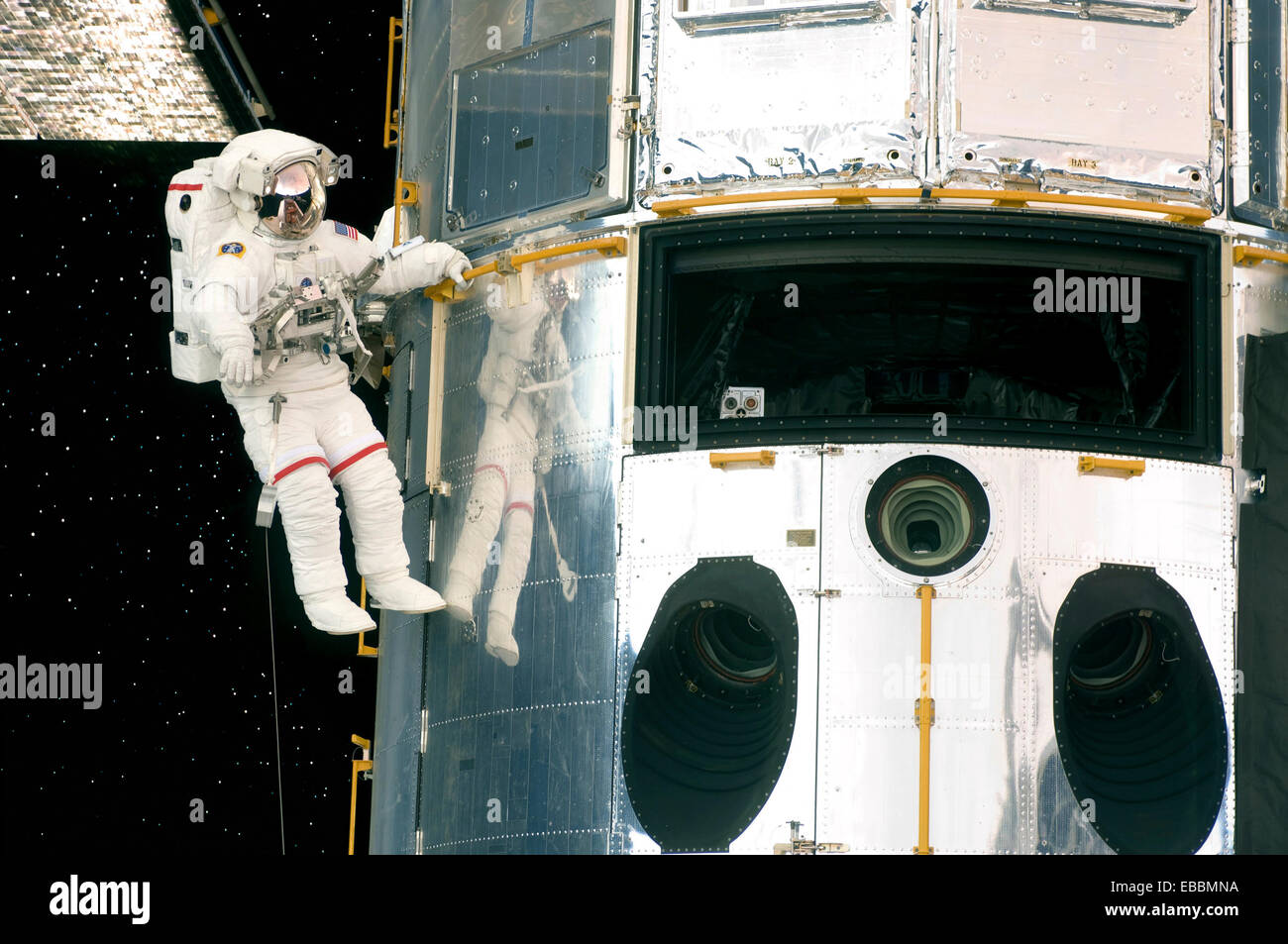 Astronauta John Grunsfeld svolge un lavoro sul telescopio spaziale Hubble come il primo di cinque i viaggi futuri il 14 maggio 2009, a calci Foto Stock