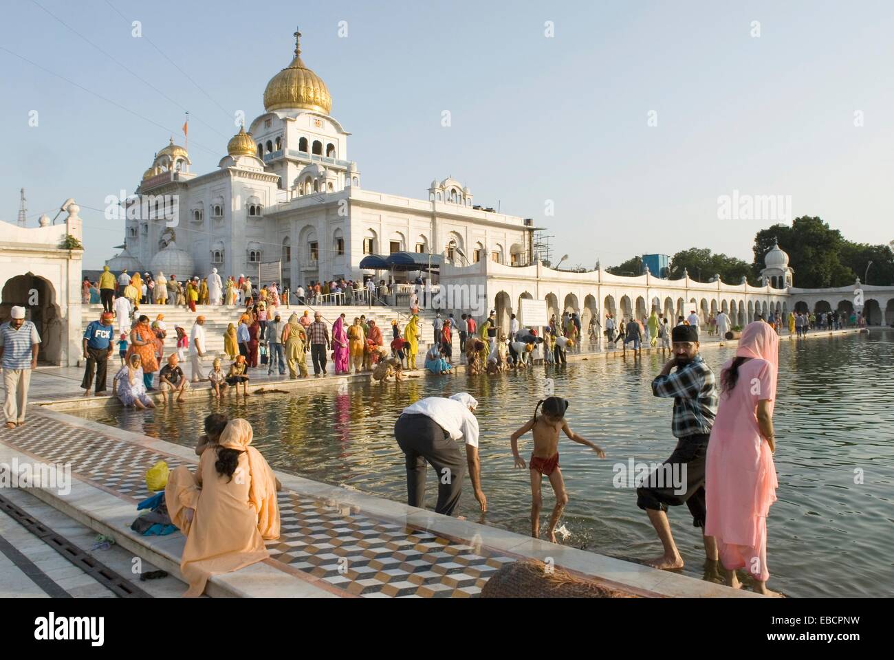 Architettura Asia bangla capitale immagine colore considerato Delhi seguace gurudwara santa casa orizzontale di culto India indiano Foto Stock