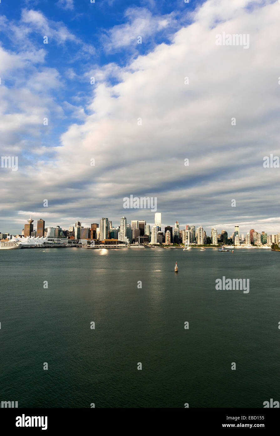 Skyline della città e il lungomare, Vancouver, British Columbia, Canada Foto Stock