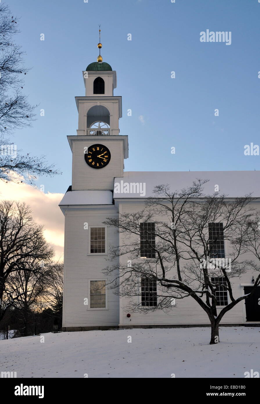 Sudbury, Massachusetts: colonial=era la prima chiesa parrocchiale di Sudbury su un pomeriggio invernale Foto Stock