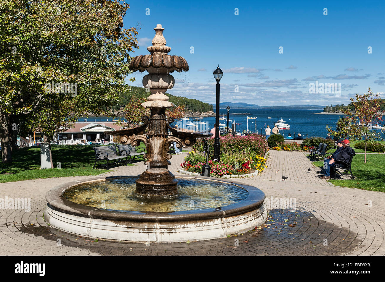 Parco Fontana e la vista del porto, Bar Harbor, Maine, Stati Uniti d'America Foto Stock