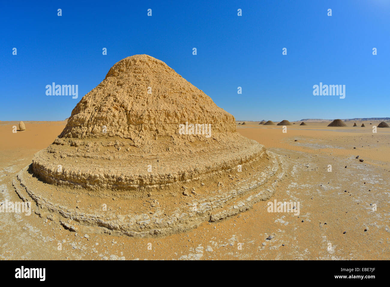 Formazione di roccia in Bianco Deserto Deserto Libico, il Deserto del Sahara, Nuova Valle Governatorato, Egitto Foto Stock