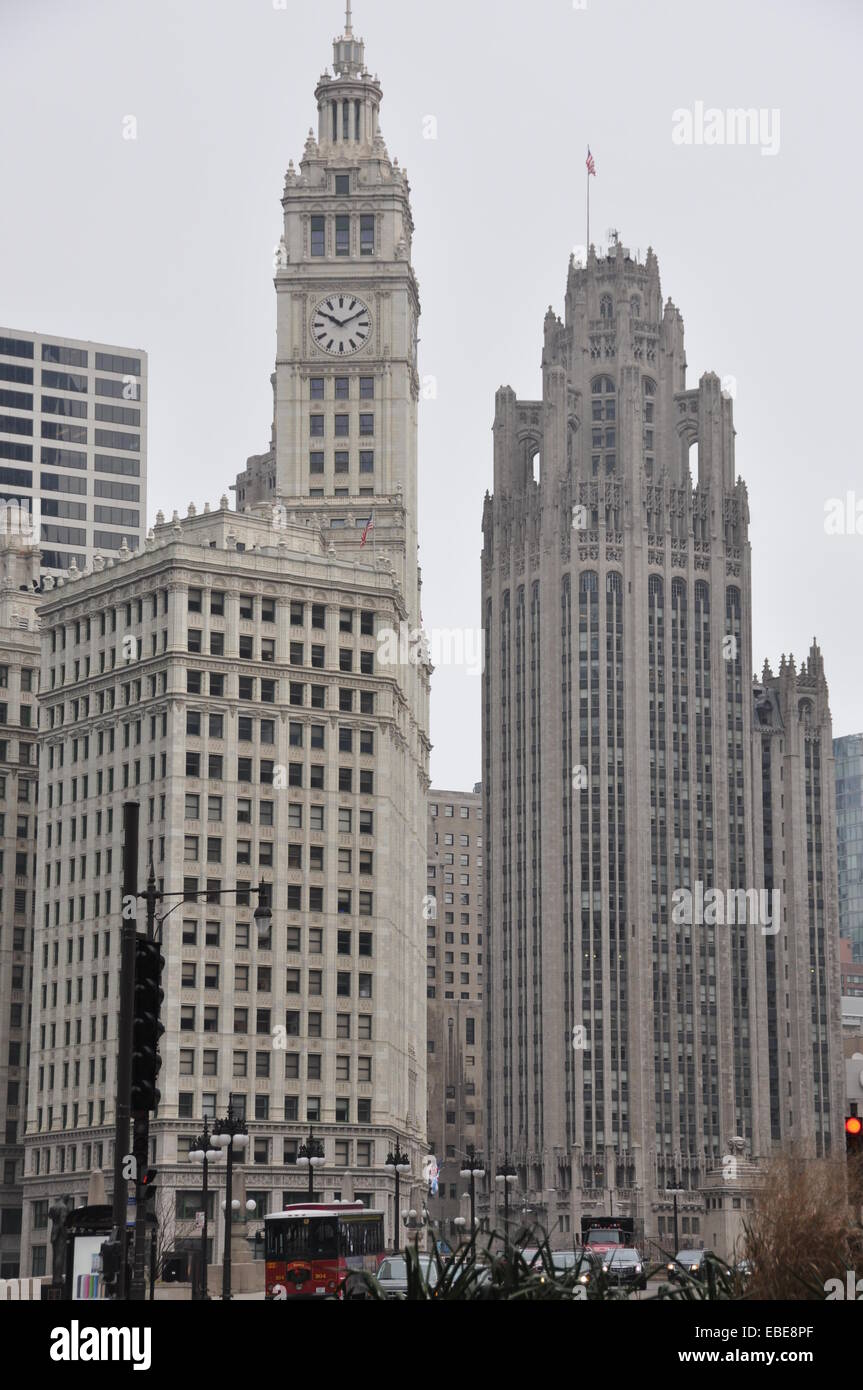 Il Wrigley Building e Tribune Tower di North Michigan Avenue, Chicago. Foto Stock