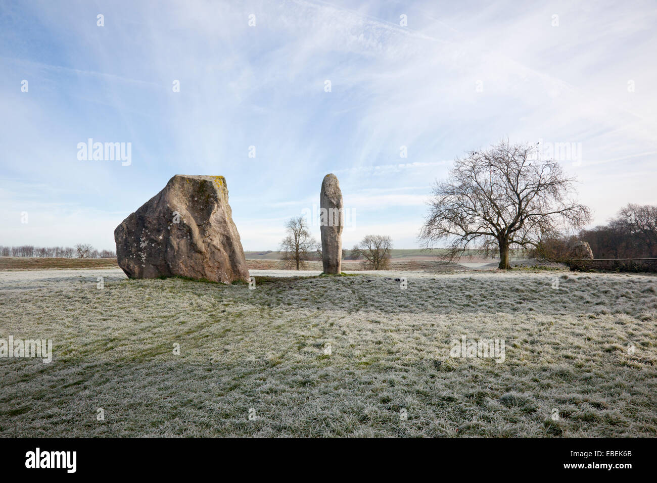 Una mattina gelida al cerchio di pietra di Avebury. A, Sito Patrimonio dell'Umanità dell'UNESCO, Wiltshire, Inghilterra, Regno Unito Foto Stock