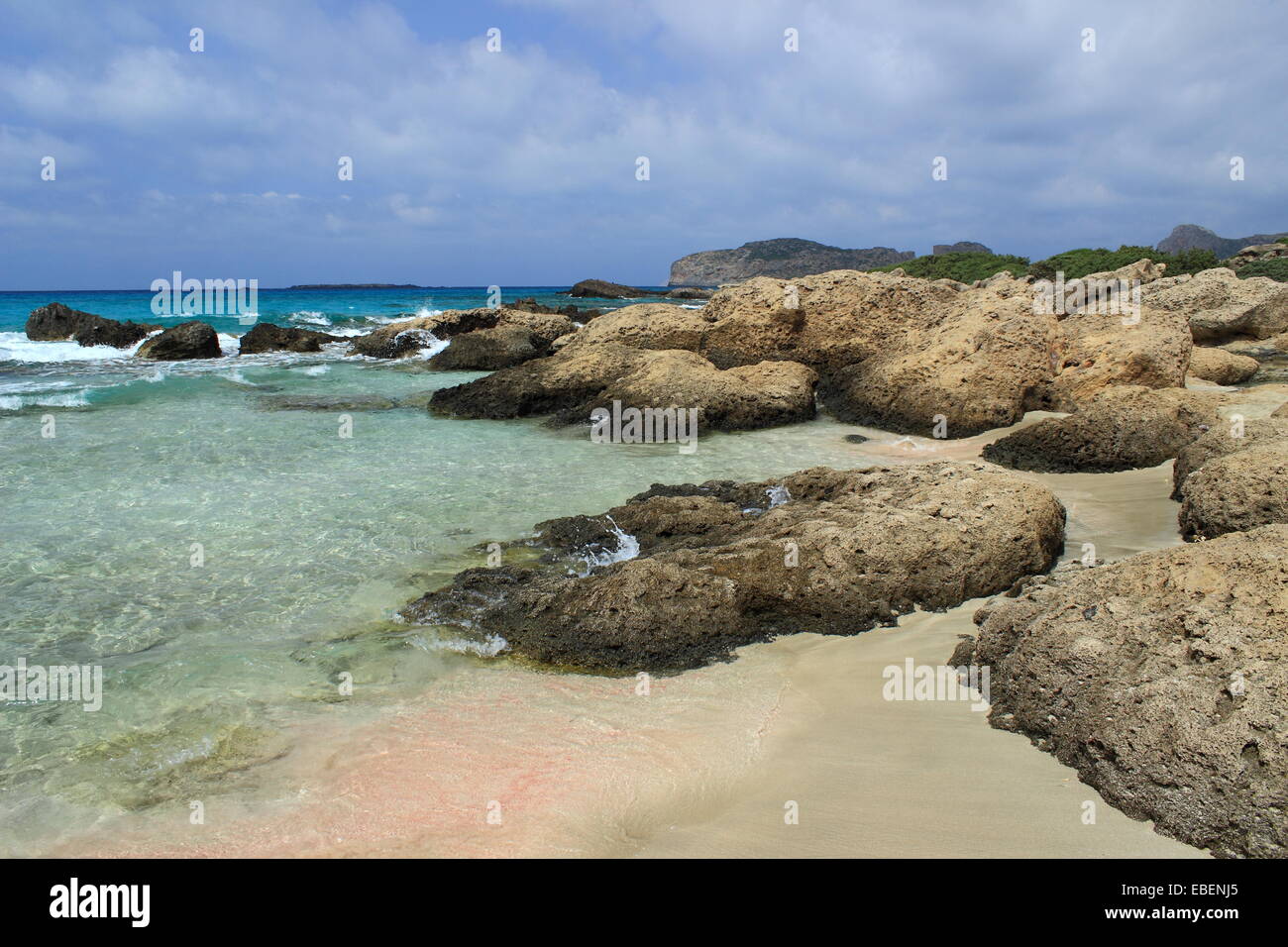 Sabbia rosa della bella spiaggia di Falasarna - isola di Creta, Grecia Foto Stock