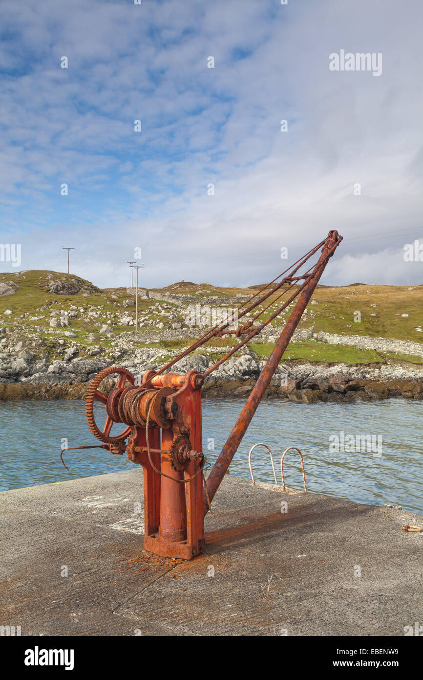 Porto gru per Eilean Glas faro, Scalpay, Ebridi Esterne, Scozia. Foto Stock