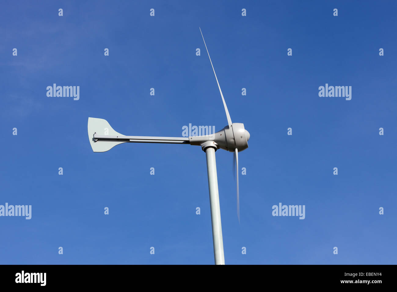 Le turbine eoliche guarda le bestie di lecci, nr Stornoway, isola di Lewis, Ebridi Esterne, Scozia. Foto Stock