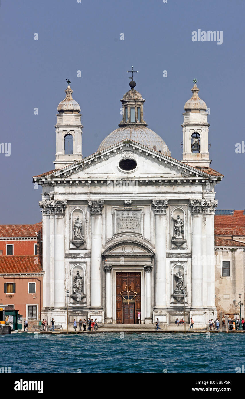 Venezia Italia Dorsoduro Zattere atterraggio con i Gesuati chiesa Foto Stock