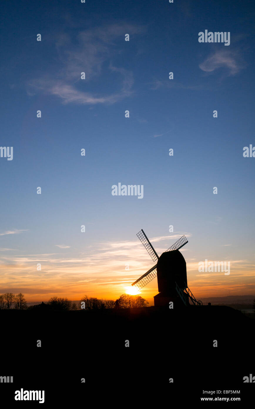 Mulino a vento Brill al tramonto. Buckinghamshire, Inghilterra Foto Stock