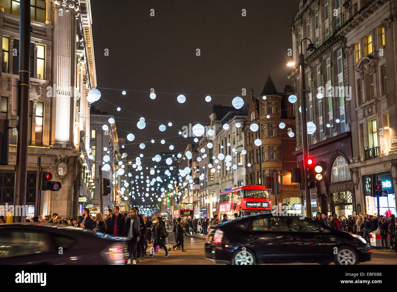 Le luci di Natale a Oxford Street, London, England, Regno Unito Foto Stock