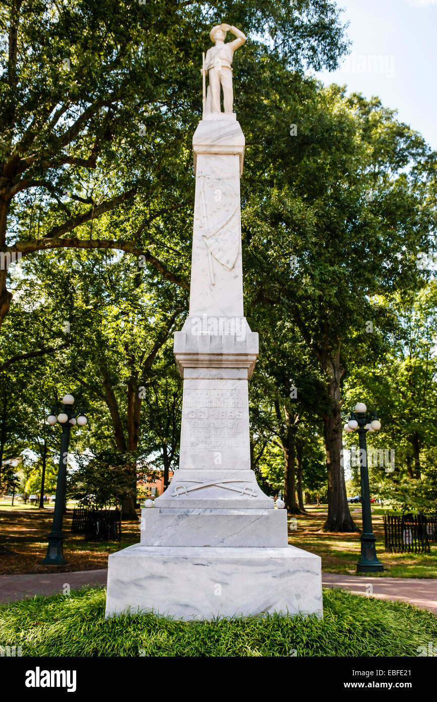 La Guerra confederate Memorial nella University of Mississippi campus circle, Oxford. Foto Stock