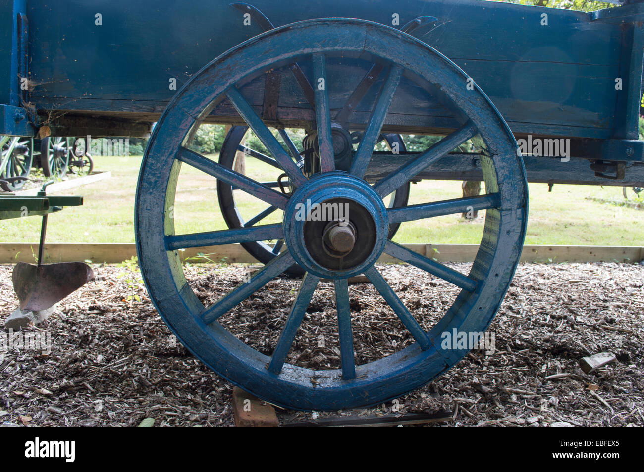 Vecchio Blu ruota in legno dal coach Foto Stock