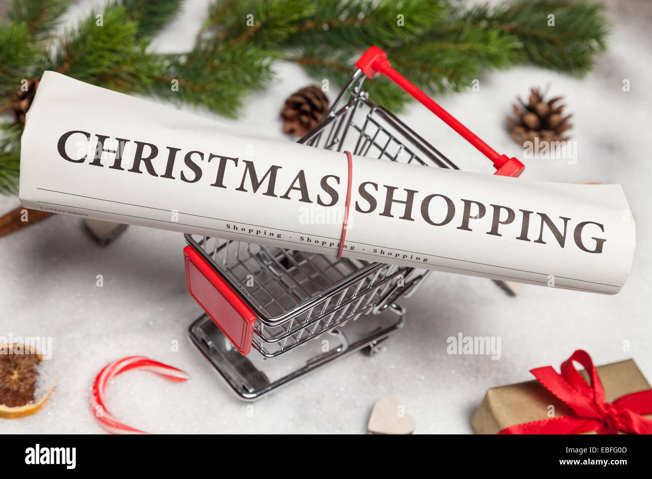Shopping di Natale e carrello Foto Stock