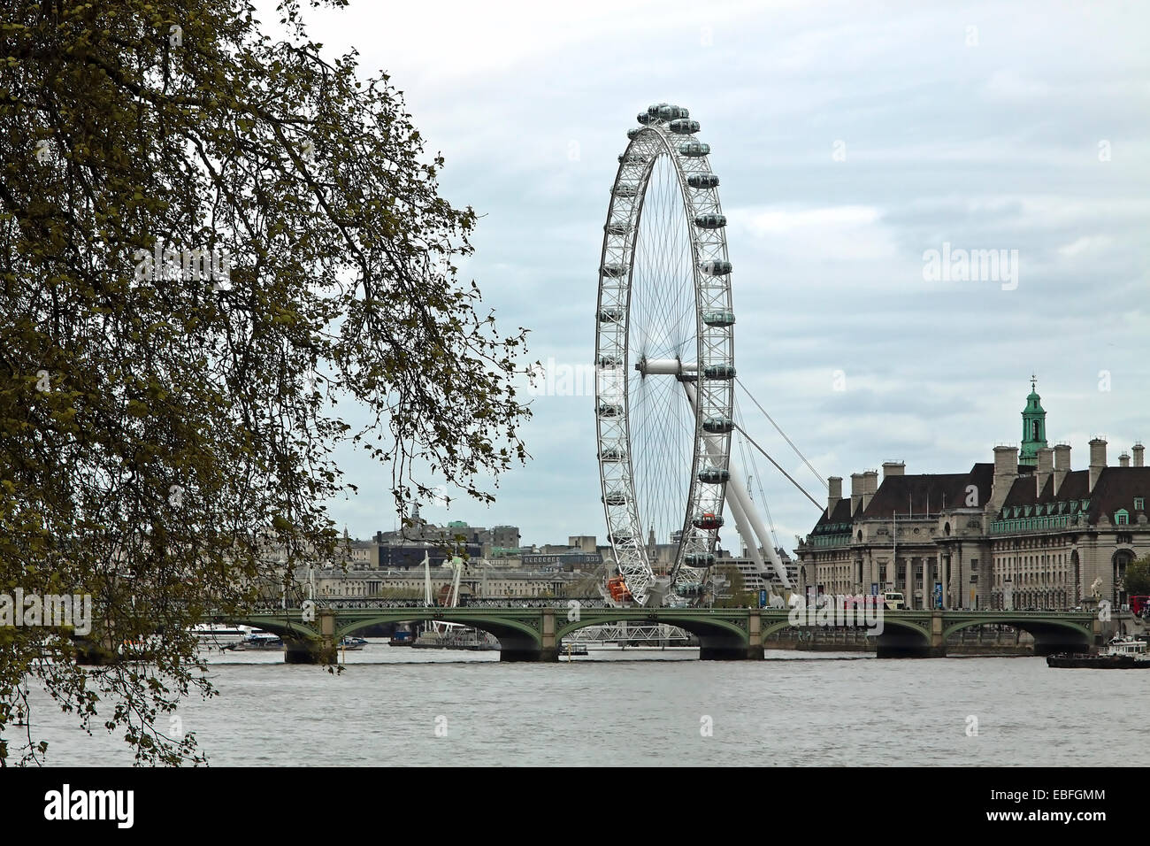 Vista sulla ruota del millennio o London Eye & Westminster Bridge, City of Westminster, Greater London, England, Regno Unito. Foto Stock