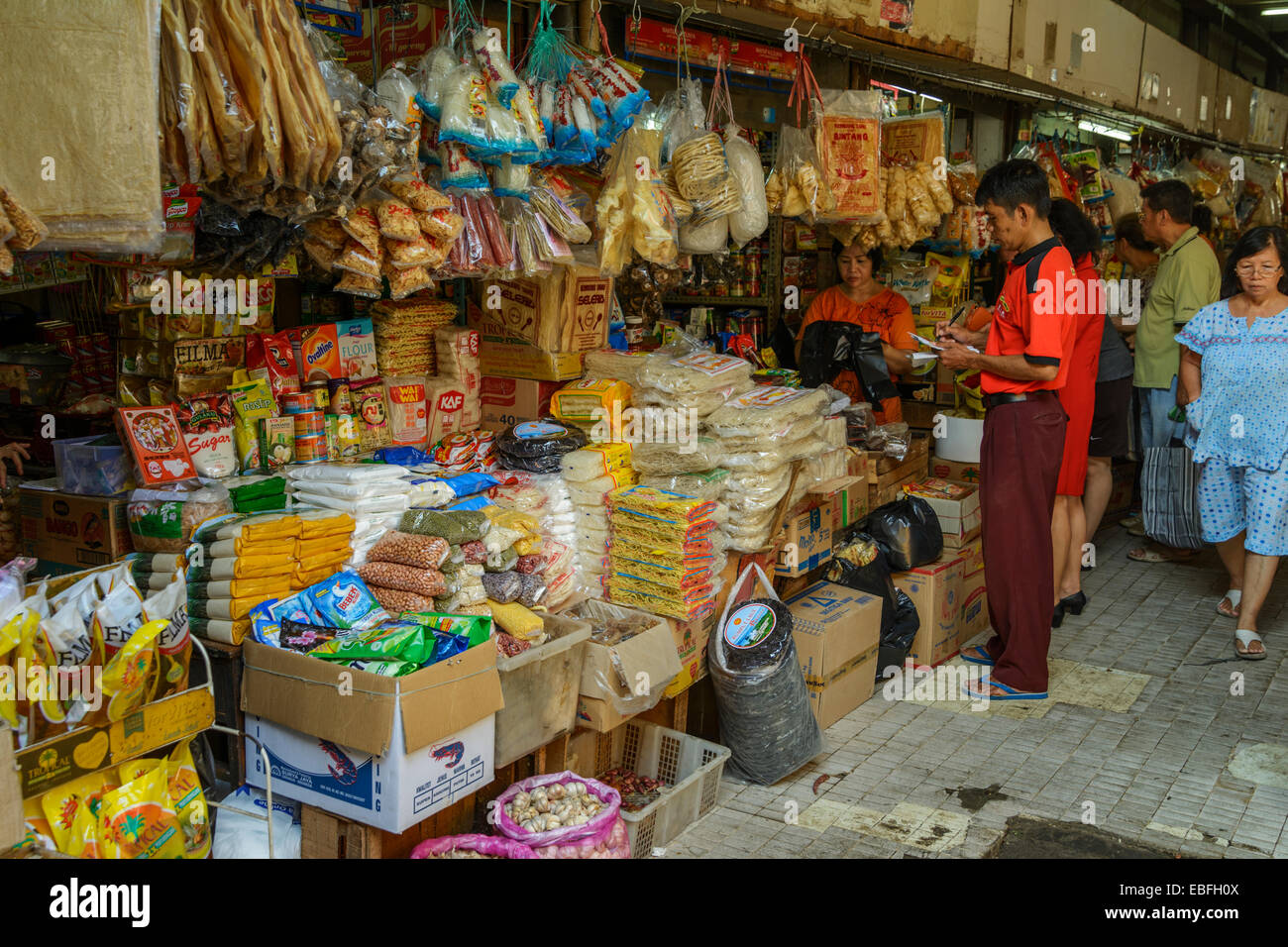 Persone e si spegne al Pasar Khusus (mercato speciale) Mandiri Blok M Gading Kelapa Jakarta Foto Stock