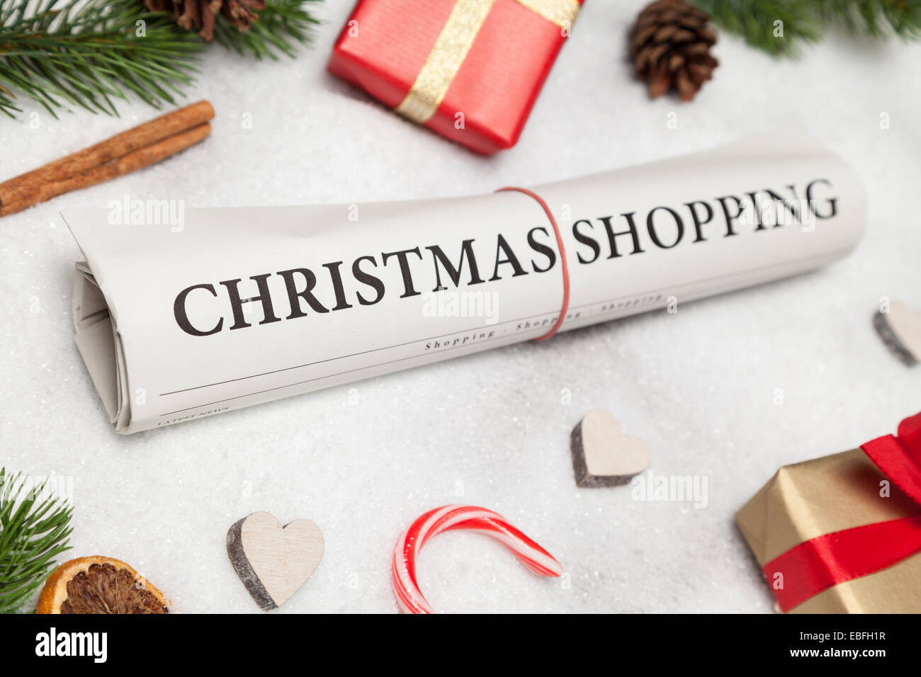 Shopping di Natale e decorazione d'inverno Foto Stock