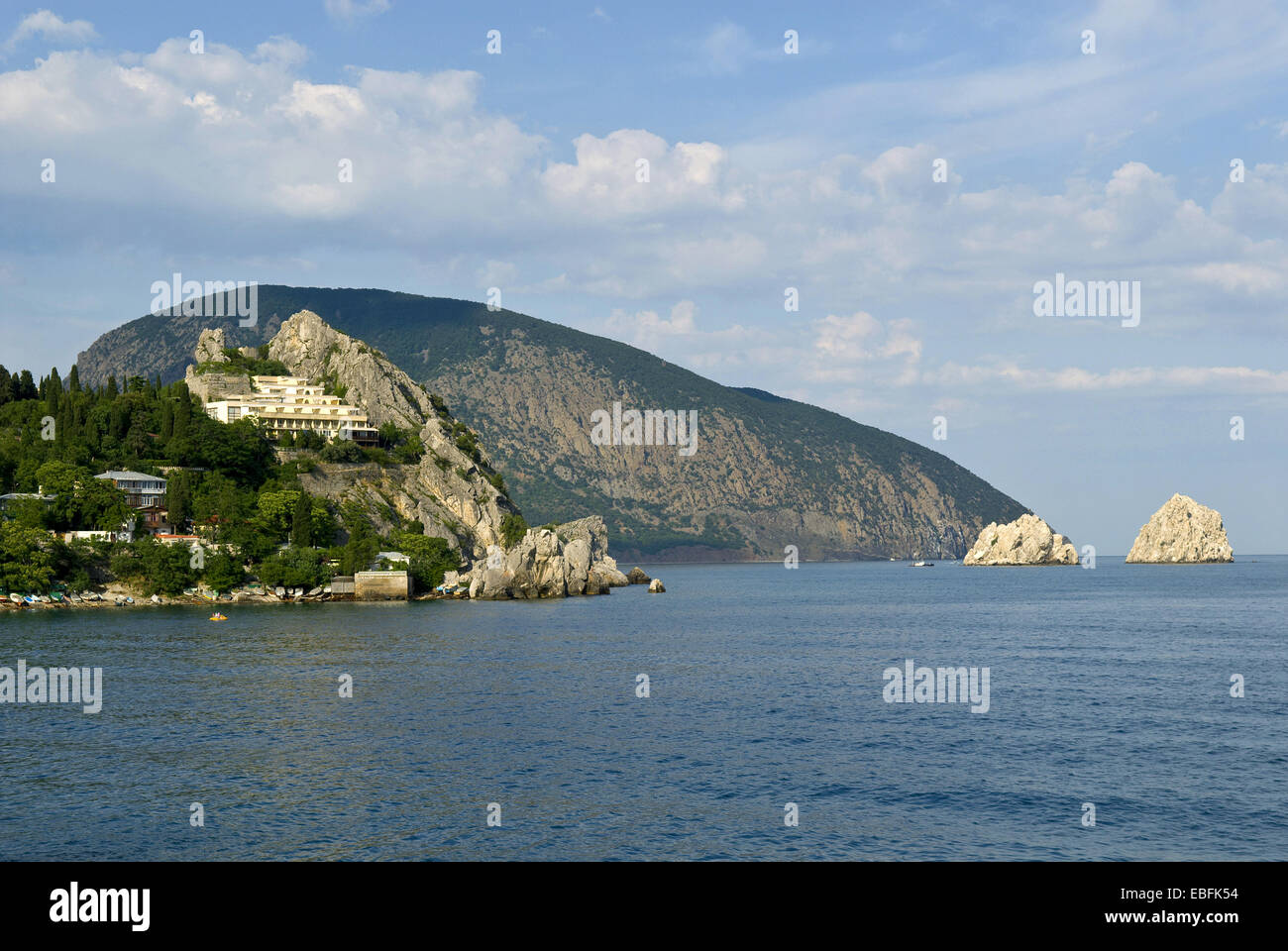 Hurzuf o Gurzuf è un resort in città in Crimea (costa settentrionale del Mar Nero). Il famoso monte di Ayu-Dag (Bear Mountain) Foto Stock