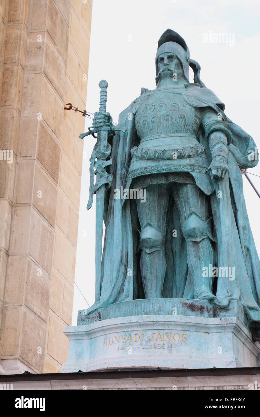 Hunyadi Janos (Giovanni) iconica statua complesso che presenta sette Chieft, Piazza degli Eroi a Budapest, Ungheria Foto Stock