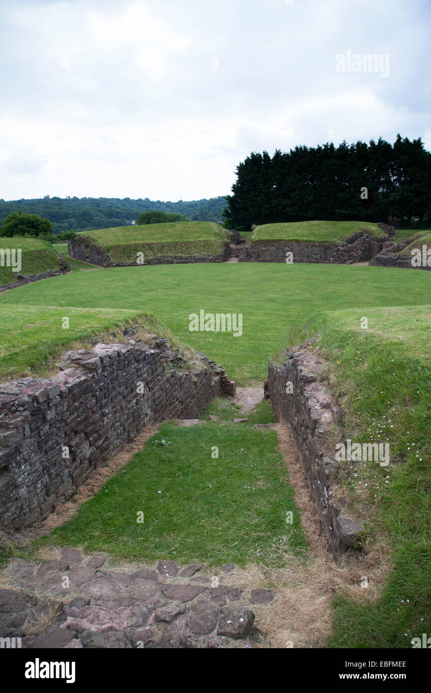 Resti dell'anfiteatro romano, Caerleon, Gent, Wales, Regno Unito. Foto Stock