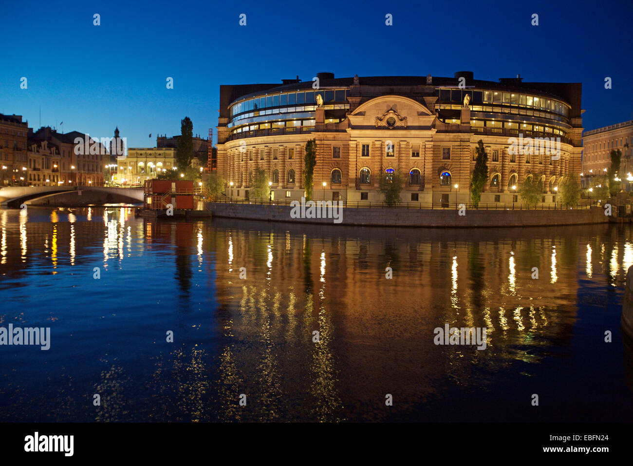 Il Parlamento durante la notte, Helgeandsholmen, Stoccolma, Svezia Foto Stock