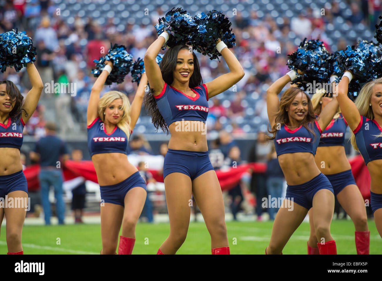 Houston, Texas, Stati Uniti d'America. 30 Novembre, 2014. Houston Texans cheerleader eseguire prima un gioco di NFL tra Houston Texans e Tennessee Titans a NRG Stadium di Houston, TX in novembre 30th, 2014. Credito: Trask Smith/ZUMA filo/Alamy Live News Foto Stock