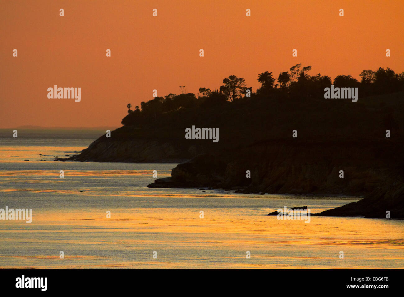 Tramonto sul litorale da El Capitan State Beach, Santa Barbara County, Central Coast, CALIFORNIA, STATI UNITI D'AMERICA Foto Stock