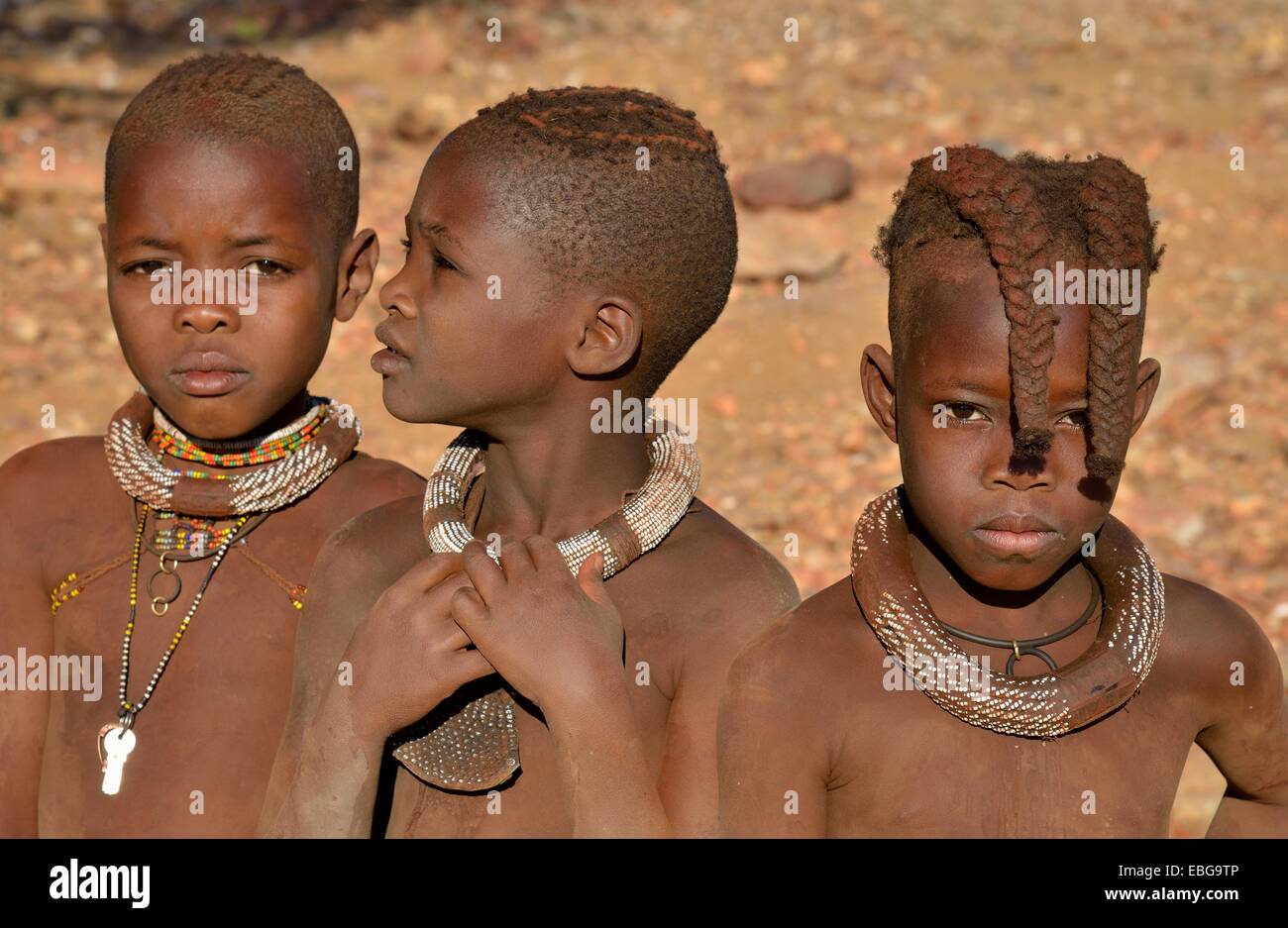 Tre ragazze Himba, ritratto, Okongwati, Kaokoland, Kunene, Namibia Foto Stock