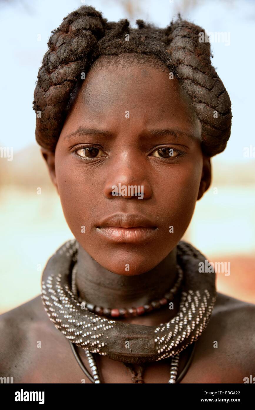 Ragazza Himba con tipica acconciatura, Omuramba, Kaokoland, Kunene, Namibia Foto Stock
