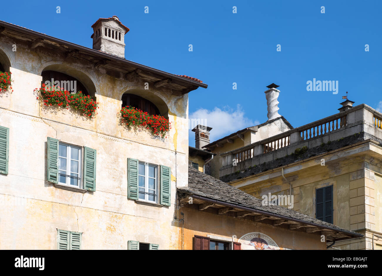L'Italia, Piemonte, Lago d'Orta Orta San Giulio, archirecture tradizionale di piazza Motta Foto Stock