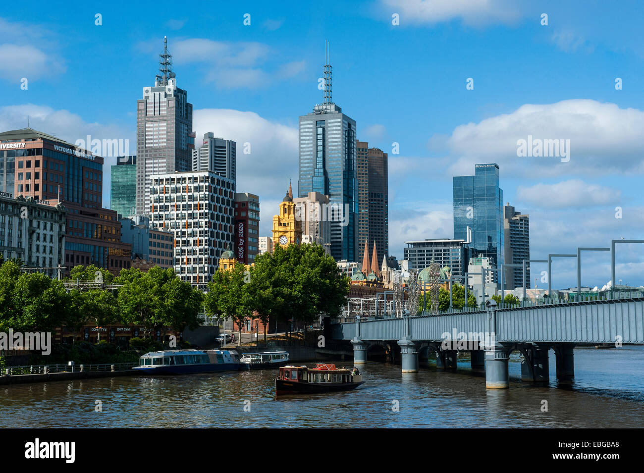 Edifici alti sul fiume Yarra, Melbourne, Victoria Foto Stock