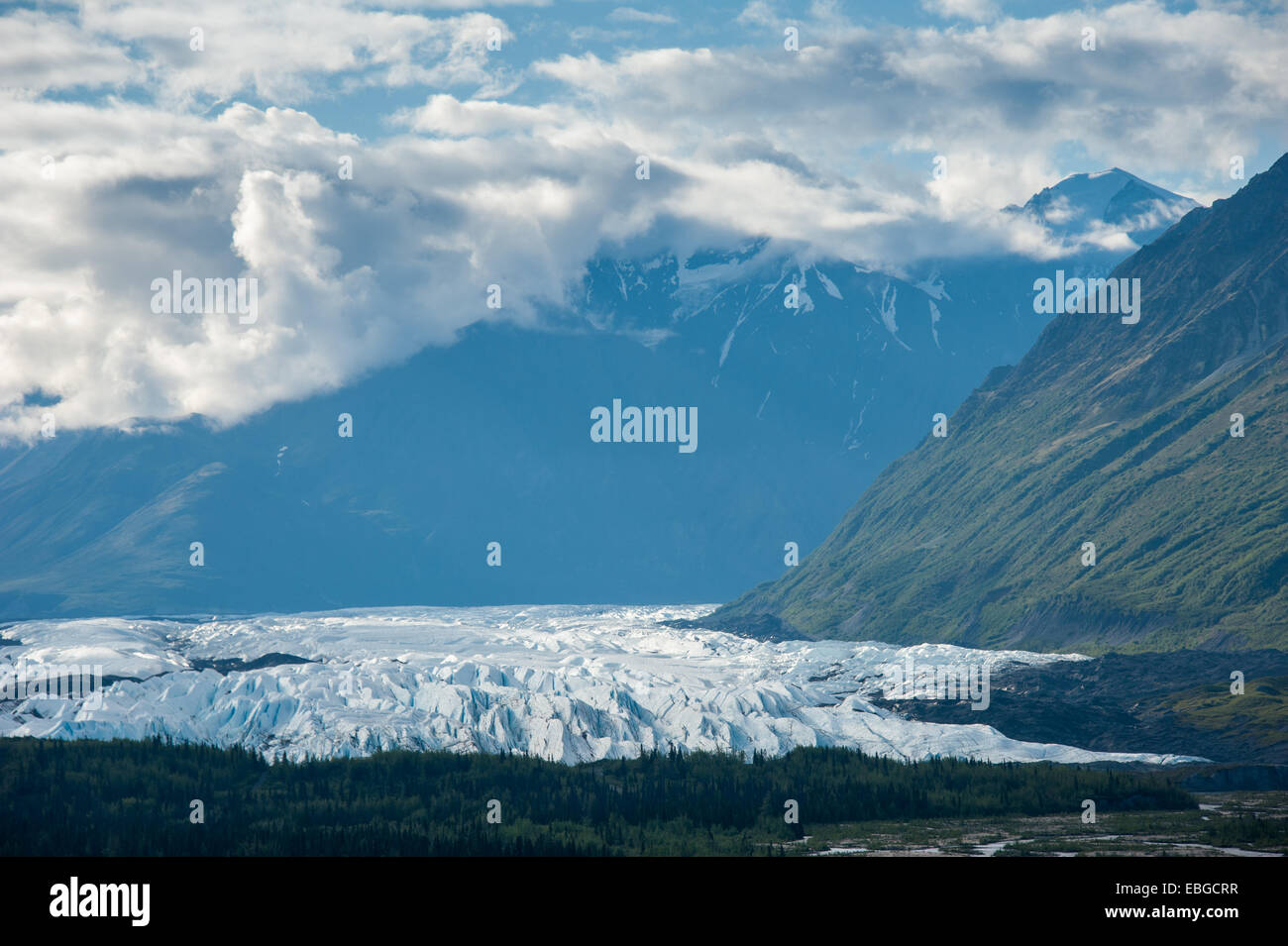 Chugach mountain range e il ghiacciaio Matanuska da Glenn Highway National Scenic Byway in Alaska Foto Stock