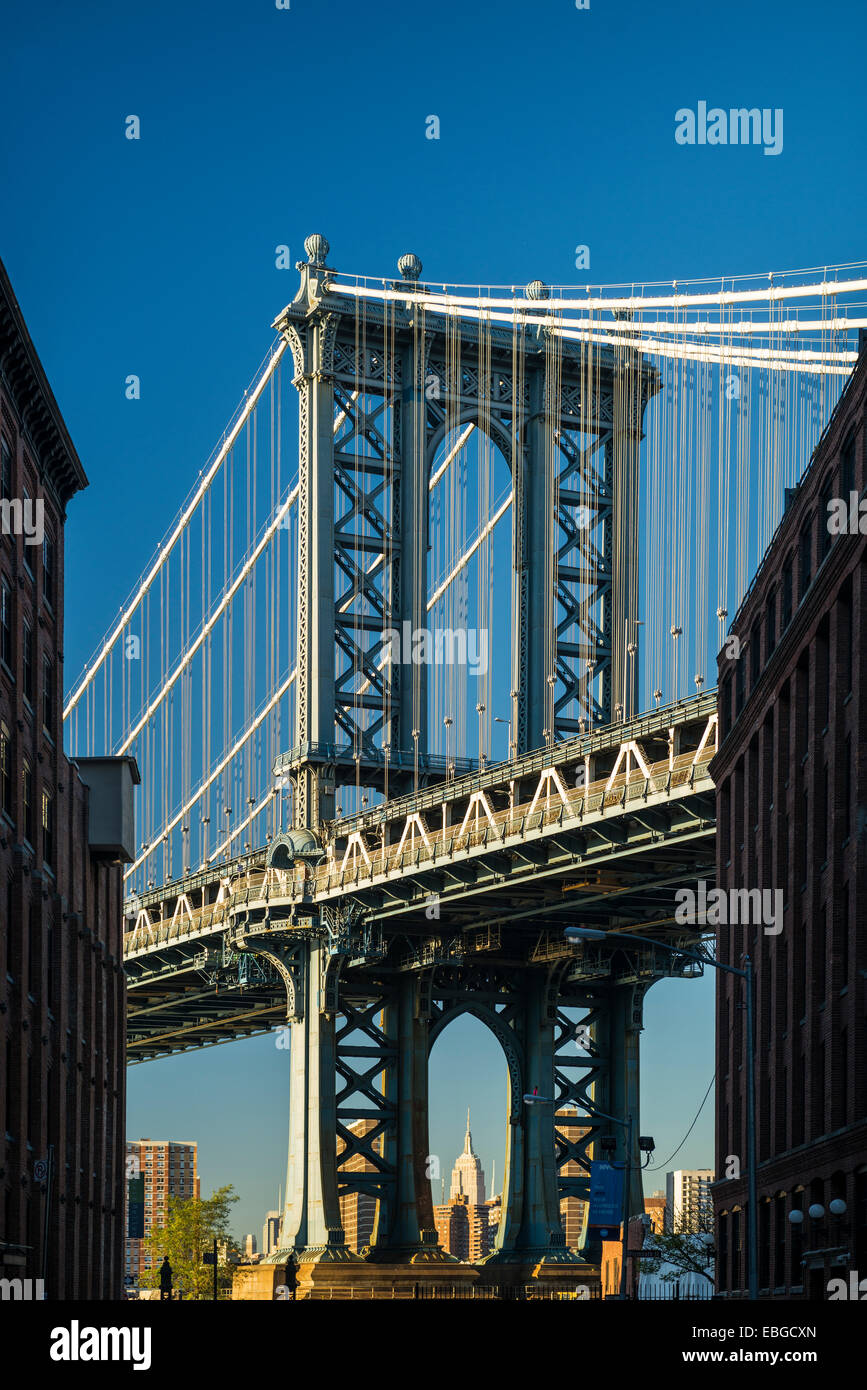 Manhattan Bridge e Empire State Building, Brooklyn Heights, New York, Stati Uniti Foto Stock