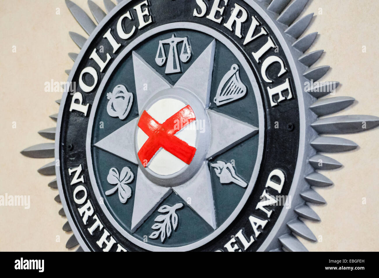 Belfast, Irlanda del Nord. 1 dicembre, 2014. - Il Logo del servizio di polizia dell'Irlanda del nord (Psni) dentro il loro quartier generale Credito: Stephen Barnes/Alamy Live News Foto Stock