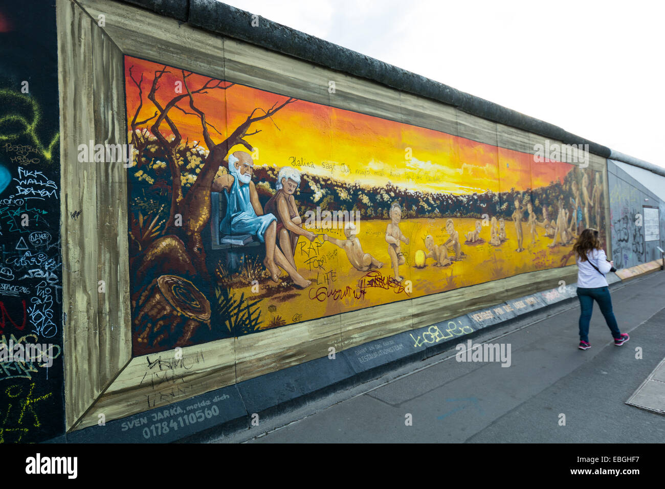 Mostra Gallery, la più grande galleria d'arte a cielo aperto in tutto il mondo, dipinta sul segmento del muro di Berlino.La sua è 1.3 kl lungo di th Foto Stock