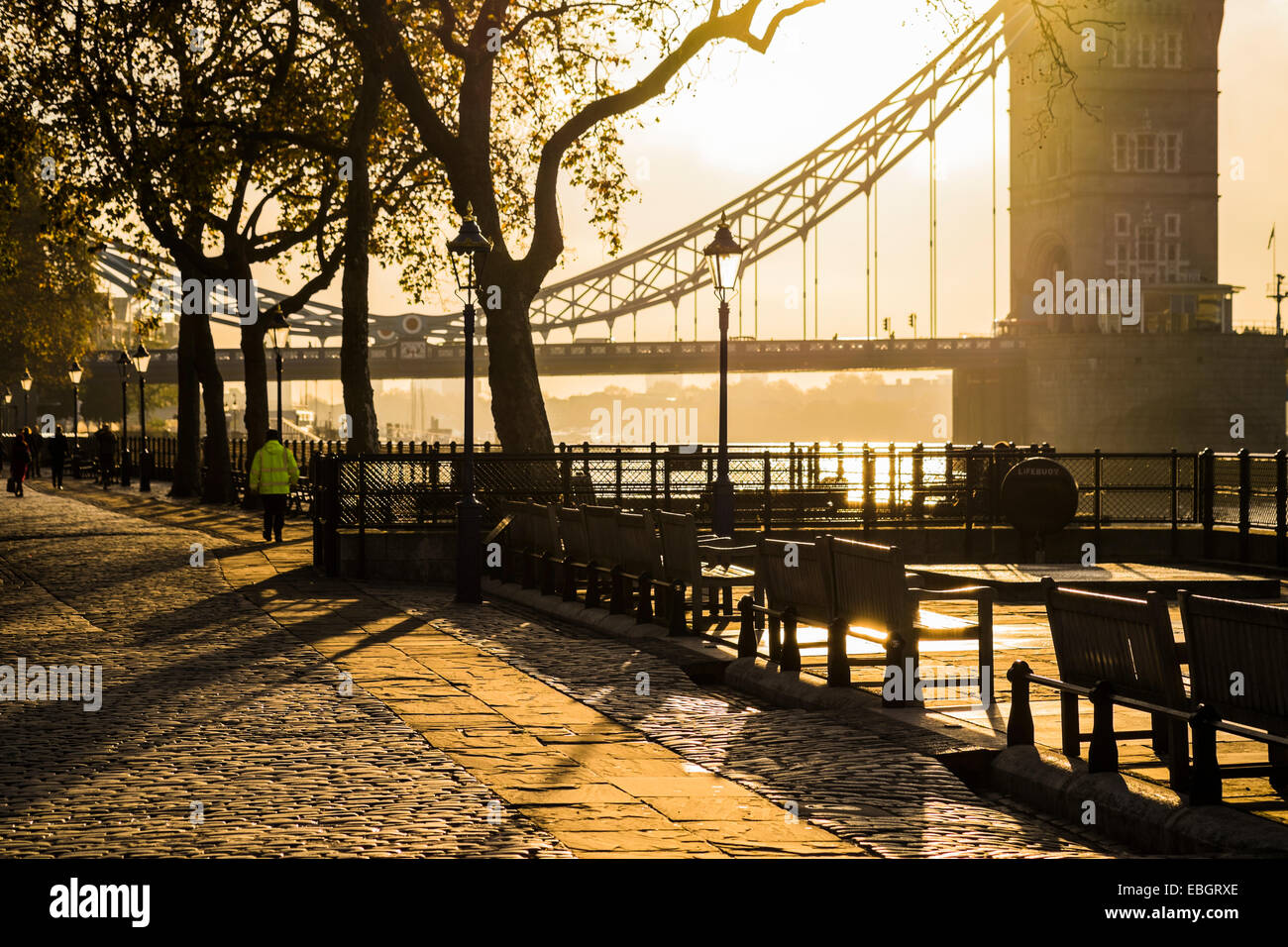 In autunno l'alba sul fiume Tamigi - LONDRA Foto Stock