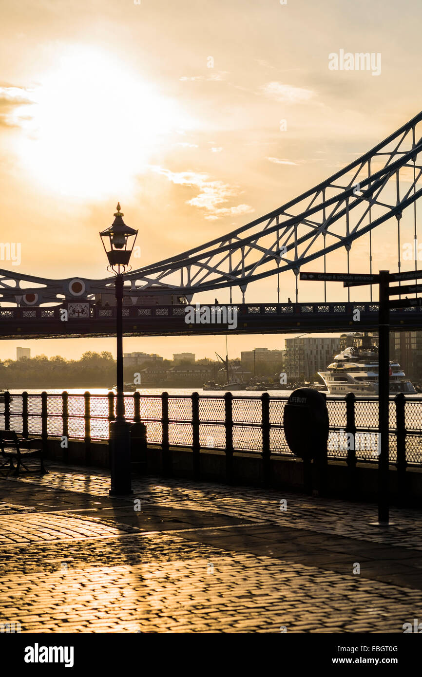 In autunno l'alba sul fiume Tamigi - LONDRA Foto Stock