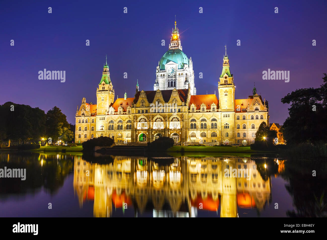 Nuovo Municipio di Hannover, Germania di notte Foto Stock