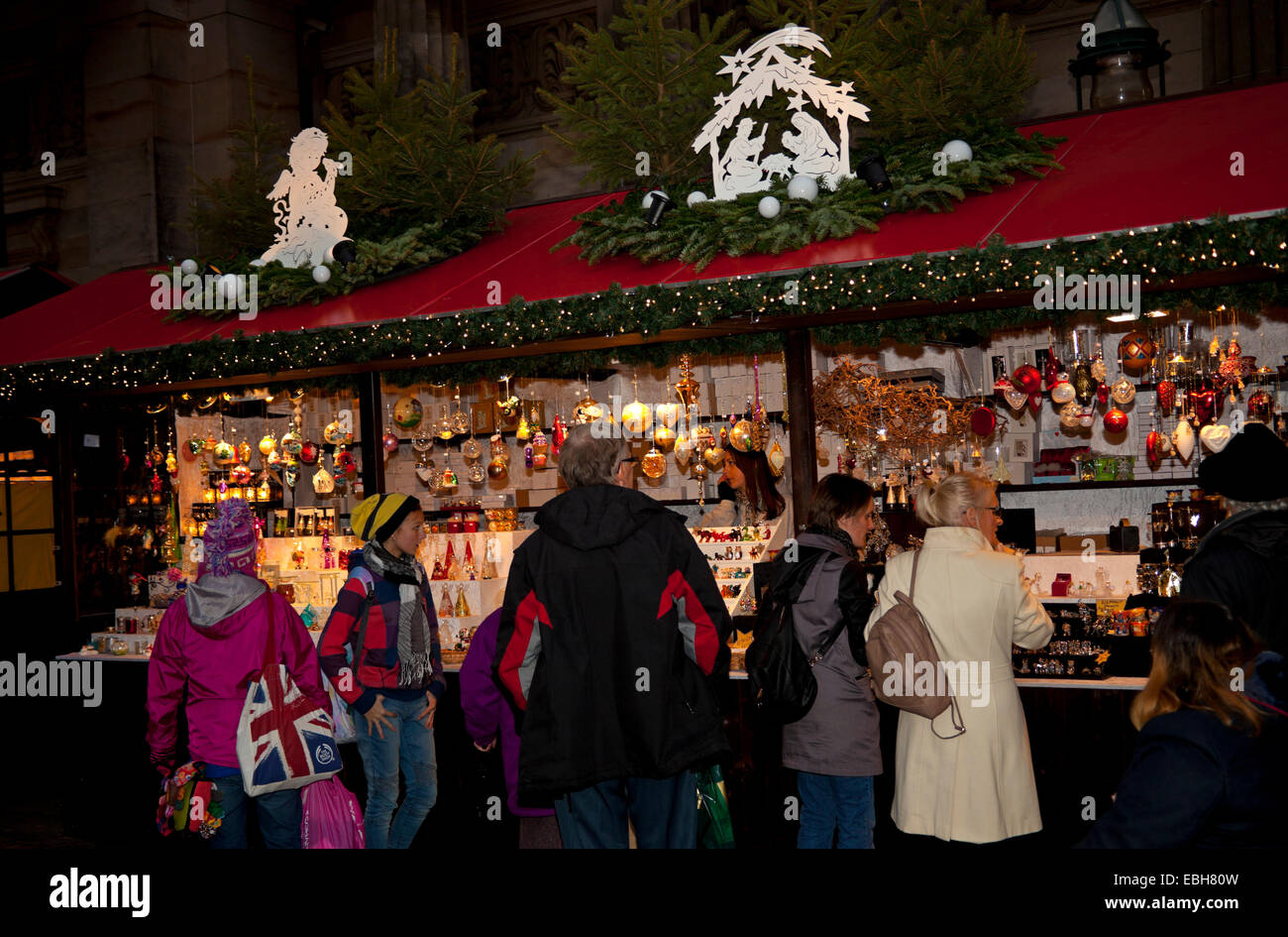 Edinburgh mercatino di Natale Il tumulo, Scotland Regno Unito Foto Stock