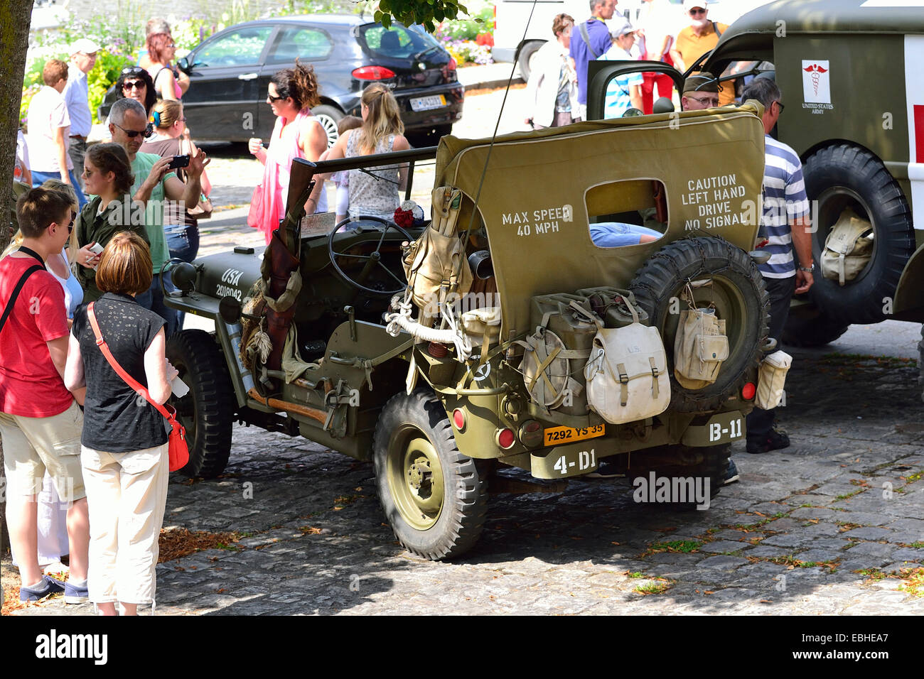 Guerra americana veicolo della seconda guerra mondiale (Jeep), WW2, il settantesimo anniversario della liberazione della città di Mayenne (agosto 1944). Foto Stock