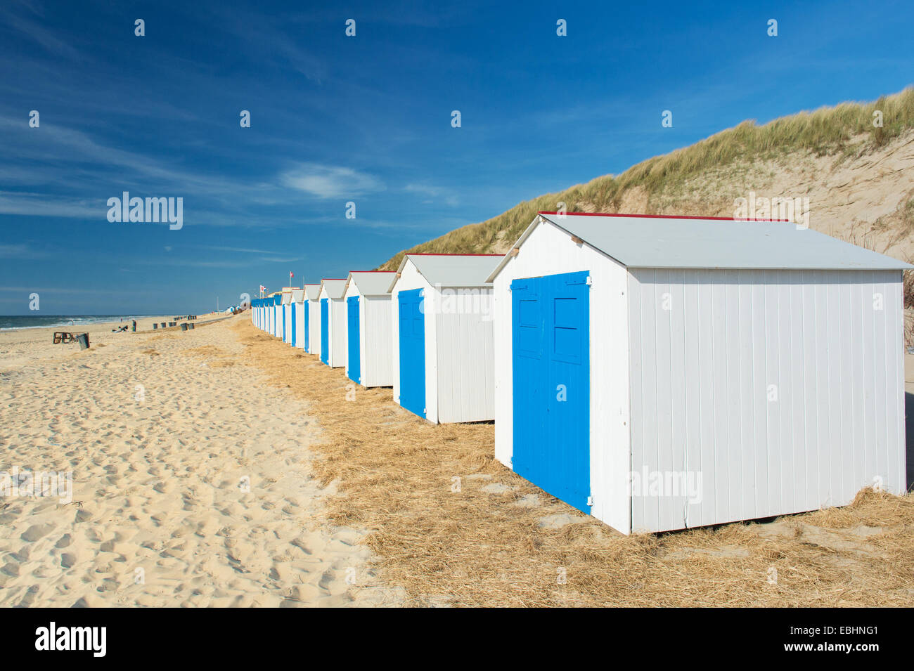 Riga blu e bianco cabine da spiaggia per vacanza surpose Foto Stock