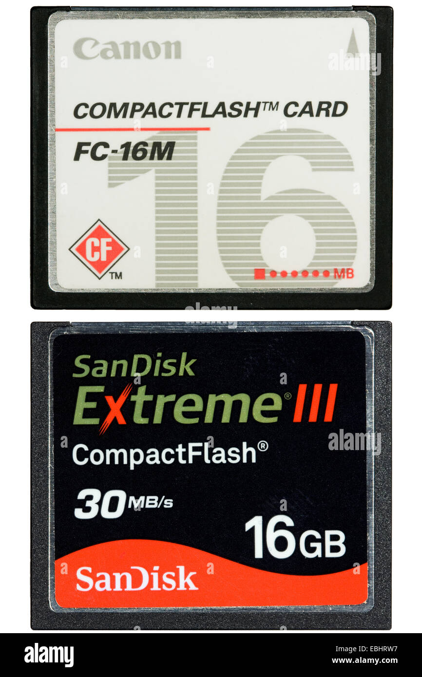 CF (Compact Flash) schede di memoria. 16 MB e 16 GB, che mostra i progressi nella tecnologia di storage. Foto Stock