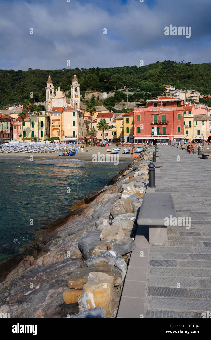 L'Italia, Liguria, Laigueglia, Spiaggia Foto Stock